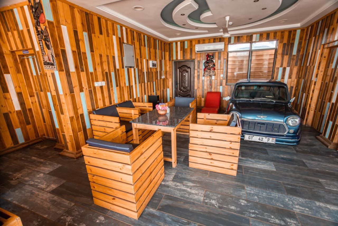 Plus 33 Hotel Nungua Exteriör bild